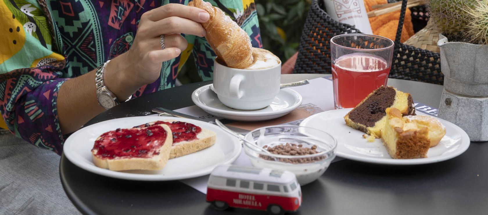 media.slide-colazione-cappuccino-hotel-mirabella